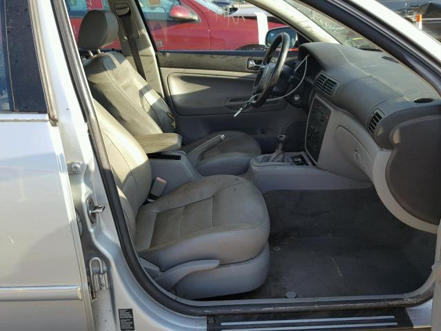 WVWPD63B92P295936 - 2002 VOLKSWAGEN PASSAT GLS SILVER photo 5