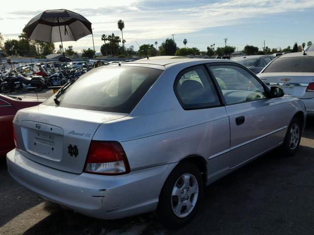 KMHCG35C01U091063 - 2001 HYUNDAI ACCENT GS SILVER photo 4