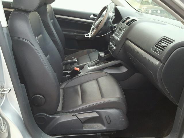 3VWRX7AJ6AM129942 - 2010 VOLKSWAGEN JETTA SE 银色 照片 5