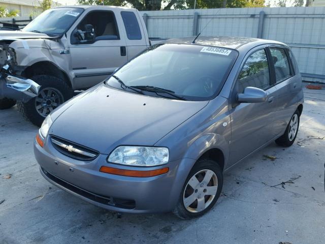 KL1TD66628B222773 - 2008 CHEVROLET AVEO BASE GRAY photo 2