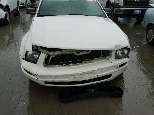 1ZVHT84N595108268 - 2009 FORD MUSTANG WHITE photo 9