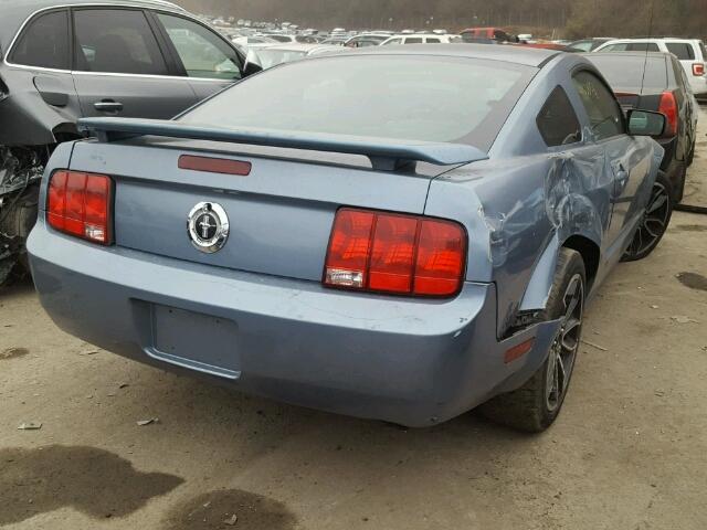 1ZVFT80N155142084 - 2005 FORD MUSTANG BLUE photo 4