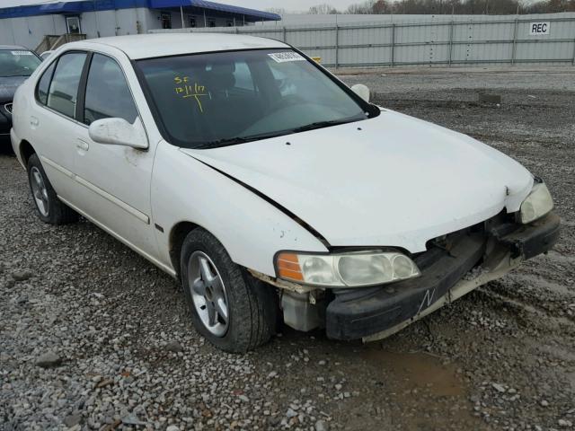 1N4DL01D71C180562 - 2001 NISSAN ALTIMA XE WHITE photo 1