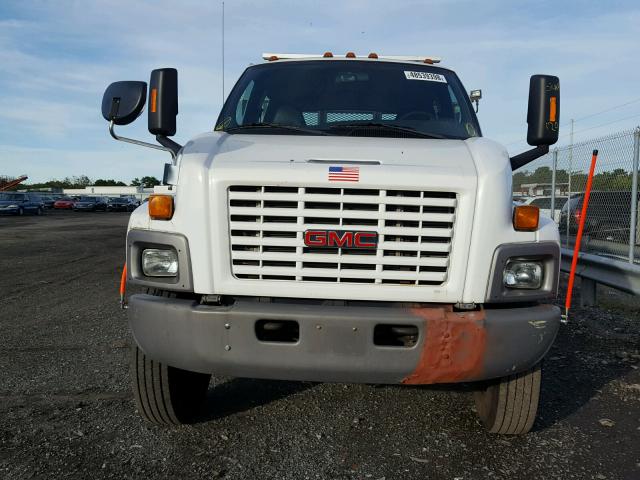 1GDP7E1356F430592 - 2006 GMC C7500 C7E0 WHITE photo 9