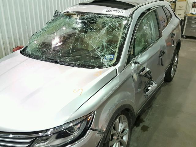 5LMCJ2C92GUJ05313 - 2016 LINCOLN MKC SELECT SILVER photo 9