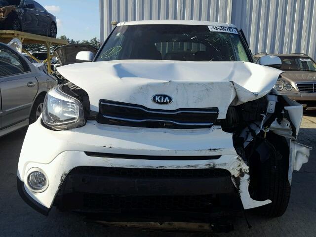 KNDJP3A51J7888777 - 2018 KIA SOUL + WHITE photo 9