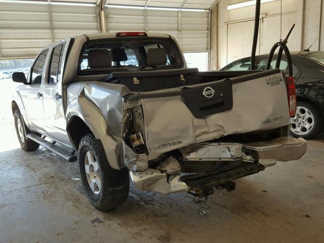 1N6AD07W16C455558 - 2006 NISSAN FRONTIER C SILVER photo 3