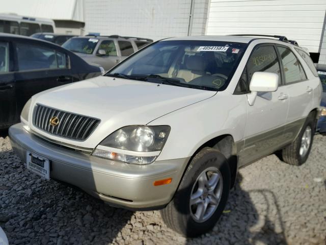 JT6HF10U0Y0135699 - 2000 LEXUS RX 300 WHITE photo 2