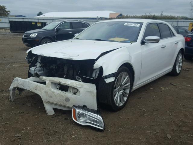 2C3CCAPT4CH238030 - 2012 CHRYSLER 300C LUXUR WHITE photo 2