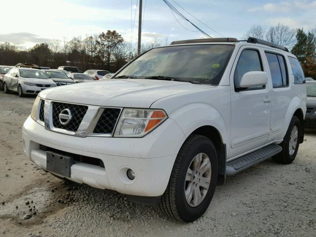 5N1AR18UX5C779464 - 2005 NISSAN PATHFINDER WHITE photo 2