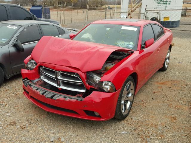 2C3CDXHGXDH716597 - 2013 DODGE CHARGER SX RED photo 2