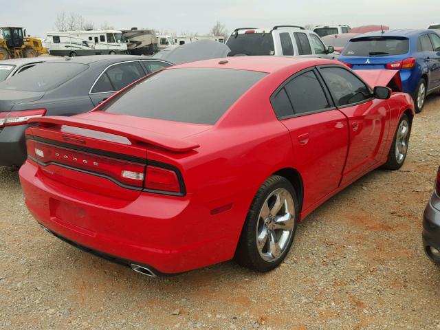 2C3CDXHGXDH716597 - 2013 DODGE CHARGER SX RED photo 4