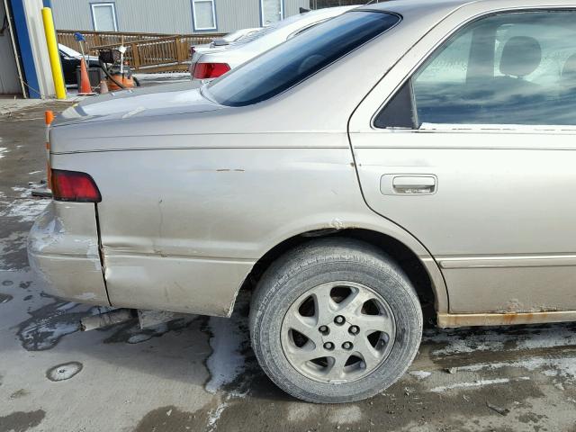 JT2BG22K2X0308966 - 1999 TOYOTA CAMRY LE ოქროსფერი ფოტო 9
