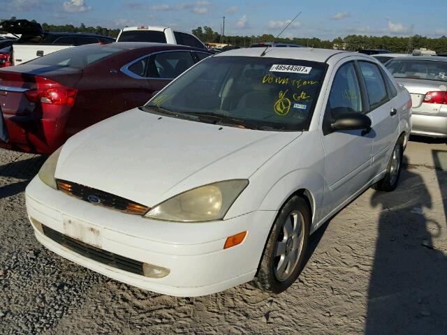 1FAFP38352W177185 - 2002 FORD FOCUS ZTS WHITE photo 2