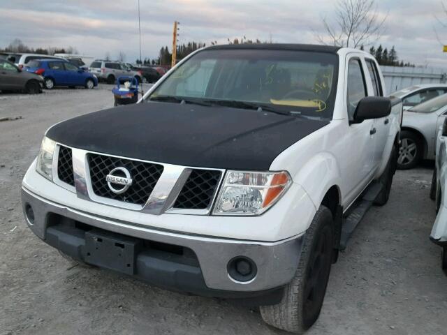 1N6AD07W15C408691 - 2005 NISSAN FRONTIER C WHITE photo 2