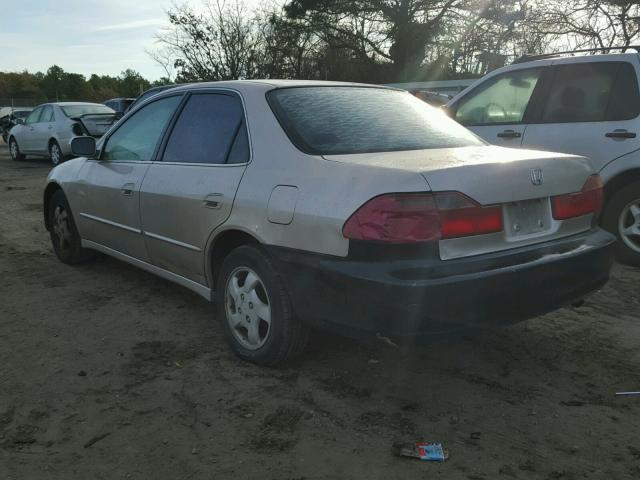 1HGCG5656XA000437 - 1999 HONDA ACCORD EX GOLD photo 3