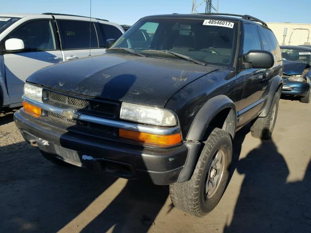 1GNCT18W61K111040 - 2001 CHEVROLET BLAZER BLACK photo 2