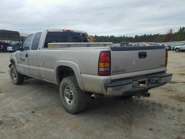 1GTHC29G45E188523 - 2005 GMC SIERRA C25 SILVER photo 3