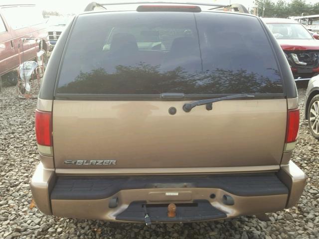 1GNDT13X24K120620 - 2004 CHEVROLET BLAZER BROWN photo 9