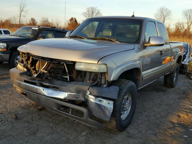 1GCHK29U22E292917 - 2002 CHEVROLET SILVERADO TAN photo 2