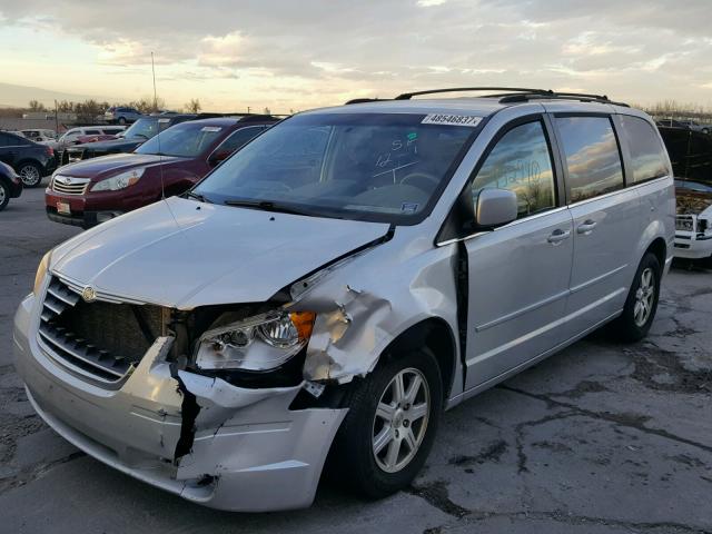 2A8HR54P78R698971 - 2008 CHRYSLER TOWN & COU SILVER photo 2