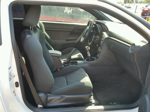 JTKJF5C70C3025954 - 2012 TOYOTA SCION TC 白色 照片 5