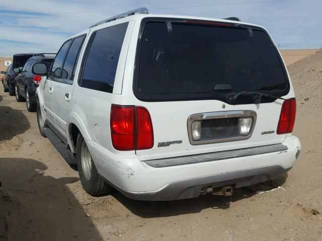 5LMRU27A9XLJ18359 - 1999 LINCOLN NAVIGATOR 白色 照片 3