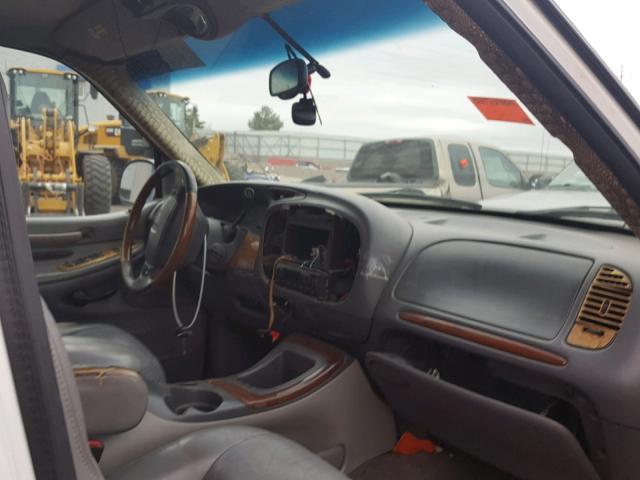 5LMRU27A9XLJ18359 - 1999 LINCOLN NAVIGATOR 白色 照片 9