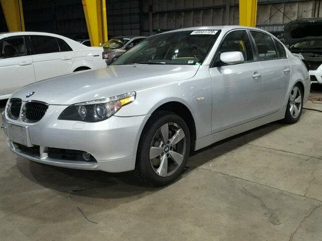 WBANF73516CG68109 - 2006 BMW 530 XI SILVER photo 2