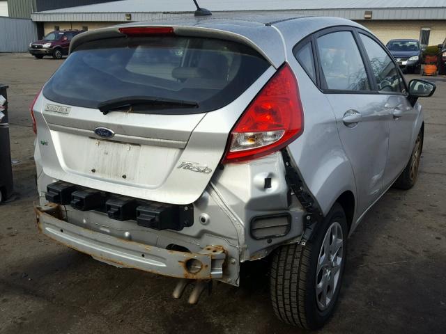 3FADP4EJ4CM170214 - 2012 FORD FIESTA SE SILVER photo 4