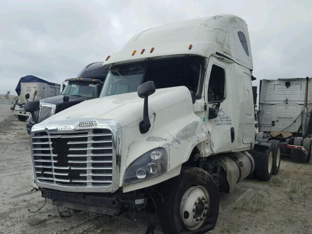 3AKJGLD65FSGK6439 - 2015 FREIGHTLINER CASCADIA 1 WHITE photo 2