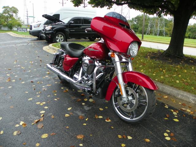 1HD1KBC1XJB655222 - 2018 HARLEY-DAVIDSON FLHX STREE RED photo 1