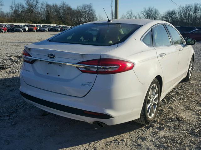 3FA6P0HD8HR144362 - 2017 FORD FUSION SE WHITE photo 4