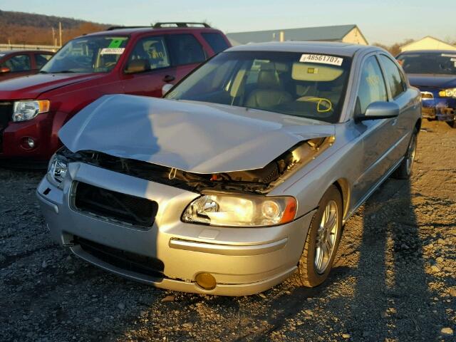 YV1RH592X52453582 - 2005 VOLVO S60 2.5T SILVER photo 2