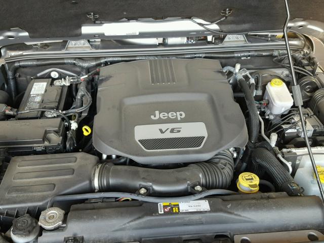 1C4BJWEG6GL285648 - 2016 JEEP WRANGLER U SILVER photo 7