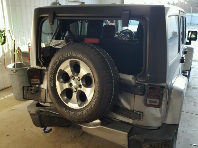 1C4BJWEG6GL285648 - 2016 JEEP WRANGLER U SILVER photo 9