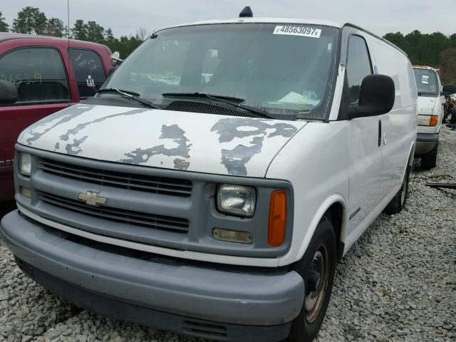 1GCFG25W8W1100333 - 1998 CHEVROLET EXPRESS G2 WHITE photo 2