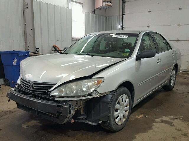 4T1BE32K75U605302 - 2005 TOYOTA CAMRY LE SILVER photo 2