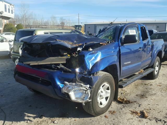 5TFLU4EN8FX124174 - 2015 TOYOTA TACOMA DOU BLUE photo 2