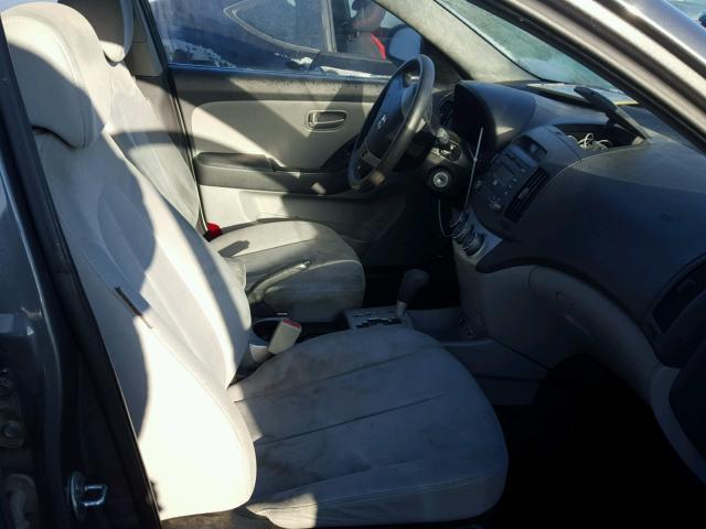 KMHDU46D89U673059 - 2009 HYUNDAI ELANTRA GL GRAY photo 5