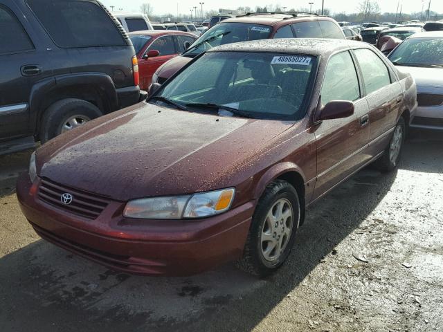 4T1BF28K6XU089029 - 1999 TOYOTA CAMRY LE MAROON photo 2