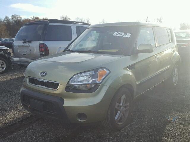 KNDJT2A27A7064729 - 2010 KIA SOUL + GREEN photo 2