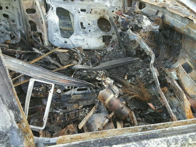 1LNFM82W8XY604370 - 1999 LINCOLN TOWN CAR S SILVER photo 5