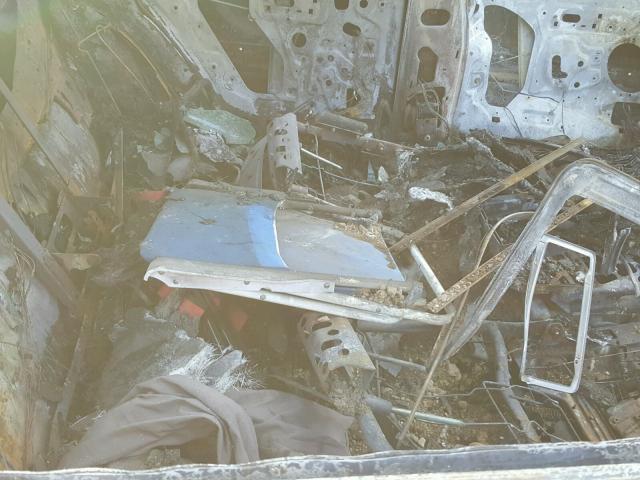 1LNFM82W8XY604370 - 1999 LINCOLN TOWN CAR S SILVER photo 6