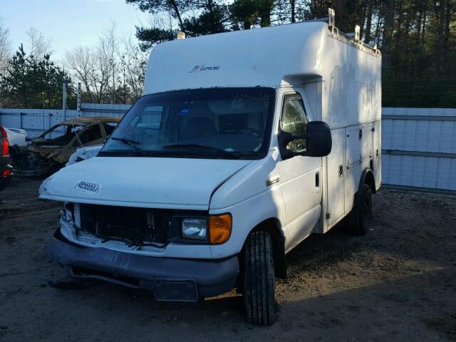 1FDSE35L67DA61267 - 2007 FORD ECONOLINE WHITE photo 2