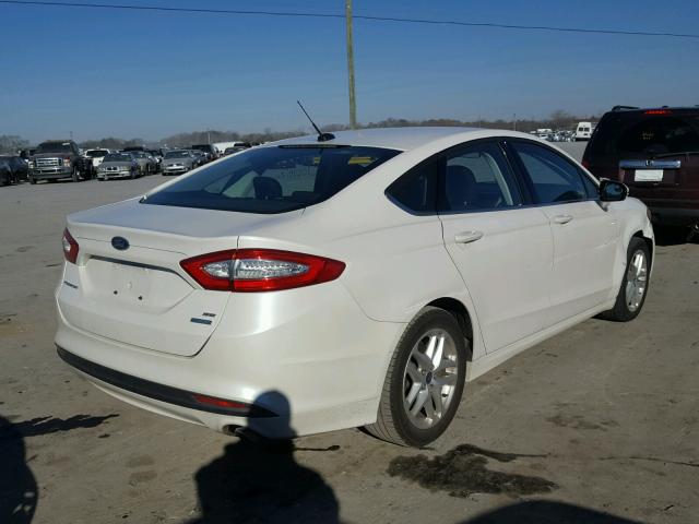 3FA6P0HR8DR298124 - 2013 FORD FUSION SE WHITE photo 4