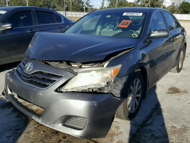 4T1BF3EK7AU111654 - 2010 TOYOTA CAMRY BASE GRAY photo 2