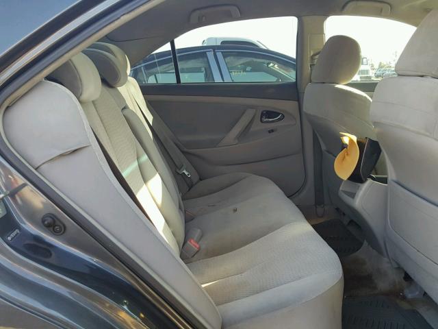 4T1BF3EK7AU111654 - 2010 TOYOTA CAMRY BASE GRAY photo 6