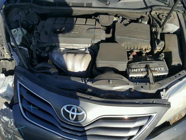 4T1BF3EK7AU111654 - 2010 TOYOTA CAMRY BASE GRAY photo 7