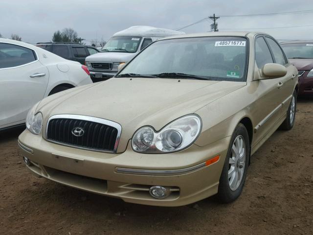 KMHWF35H52A505906 - 2002 HYUNDAI SONATA GLS GOLD photo 2